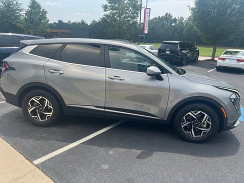 Used 2023 Kia Sportage LX FWD image 4
