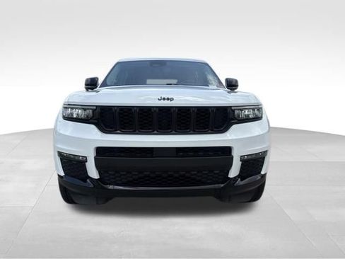 Used 2023 Jeep Grand Cherokee L Limited w/ Black Appearance Package AWD/4WD image 4