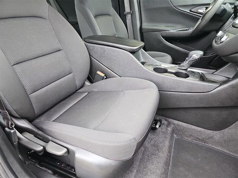 Used 2025 Chevrolet Malibu LT image 10