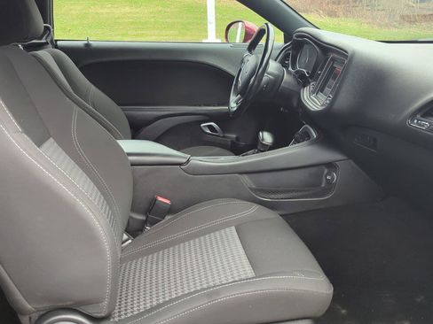 Used 2020 Dodge Challenger SXT w/ Driver Convenience Group RWD image 26