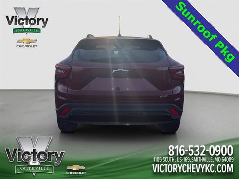 Used 2025 Chevrolet Trax RS w/ Sunroof Package image 5
