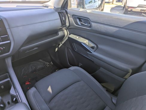 Certified 2025 Nissan Pathfinder SV image 21