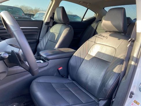 Used 2023 Nissan Altima 2.5 SR w/ SR Premium Package image 14