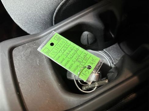 Used 2025 Jeep Wrangler Unlimited Sahara image 24