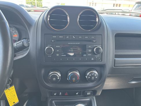 Used 2016 Jeep Patriot Latitude FWD image 18