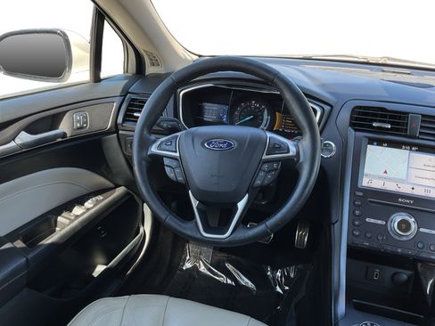 Used 2017 Ford Fusion Energi Titanium FWD image 11