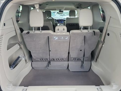 Used 2021 Chrysler Pacifica Touring-L FWD image 10