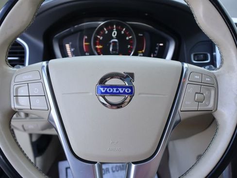 Used 2015 Volvo XC60 T5 Premier w/ Proximity Package image 28