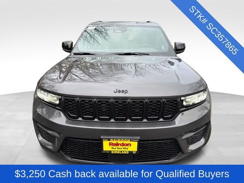 New 2025 Jeep Grand Cherokee Altitude image 2