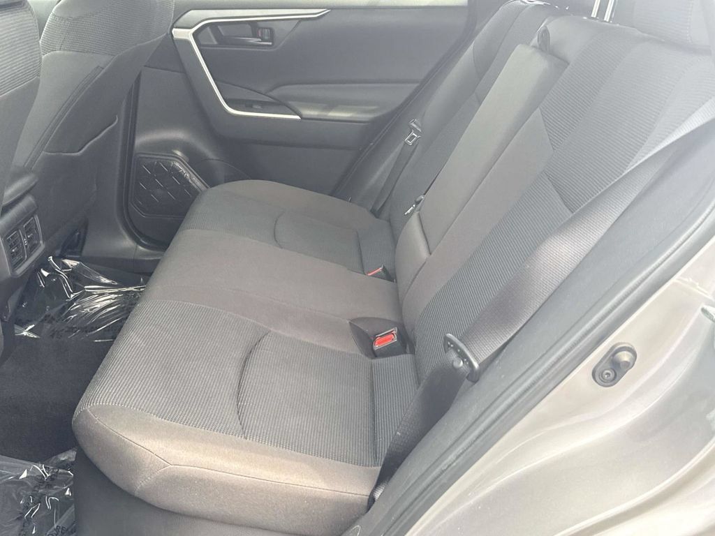 Used 2025 Toyota RAV4 LE AWD/4WD image 24