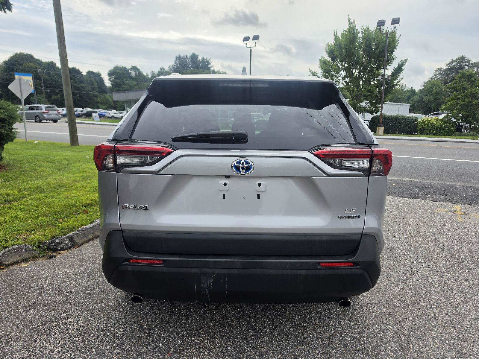 Certified 2023 Toyota RAV4 LE AWD/4WD image 4