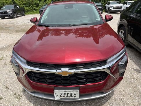 Used 2025 Chevrolet Trax LT w/ LT Convenience Package FWD image 6
