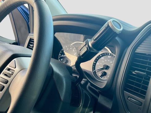 Used 2024 Nissan Titan SV w/ SV Convenience Package AWD/4WD image 16