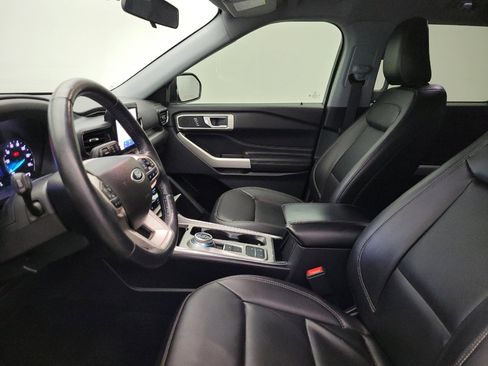 Used 2022 Ford Explorer XLT w/ Equipment Group 202A RWD image 17