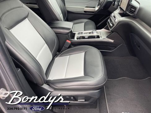 Used 2022 Ford Explorer XLT w/ Equipment Group 202A image 18