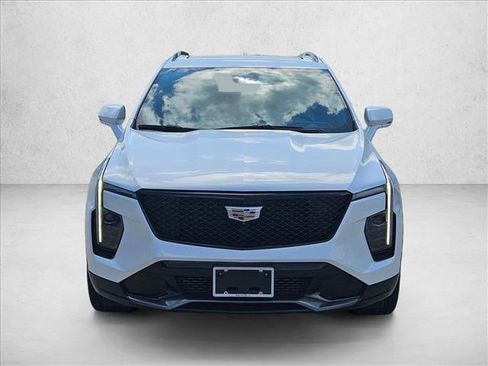 Used 2024 Cadillac XT4 Sport FWD image 2