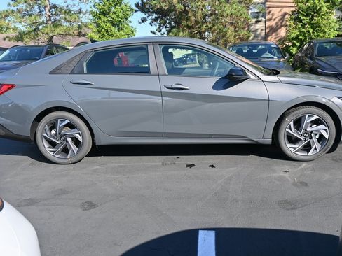 Certified 2025 Hyundai Elantra Sport image 9