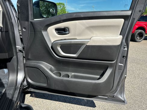 Used 2024 Nissan Titan SV w/ SV Convenience Package image 12