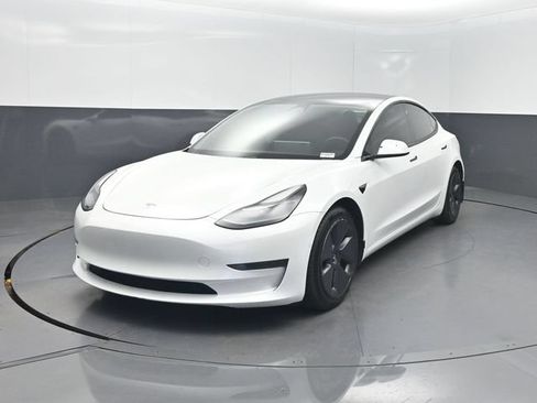 Used 2021 Tesla Model 3 Standard Range Plus RWD image 2