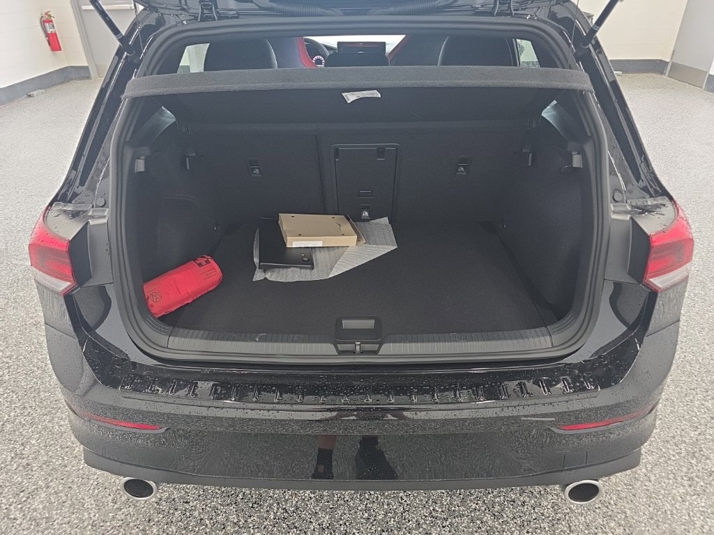 New 2026 Volkswagen GTI SE FWD image 16