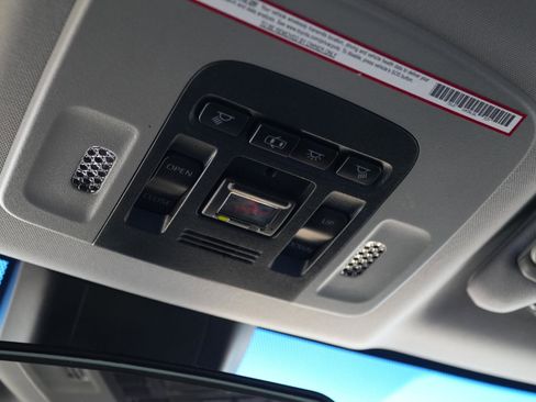 Used 2020 Toyota Camry SE image 26