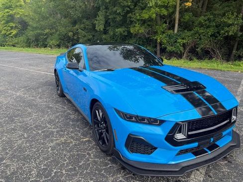 Used 2025 Ford Mustang GT RWD image 7