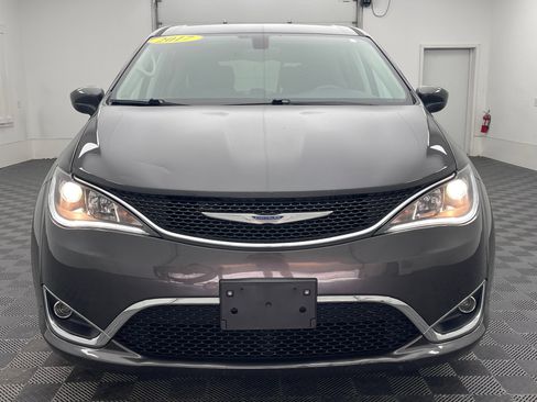 Used 2017 Chrysler Pacifica Touring Plus w/ Tire & Wheel Group FWD image 13