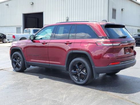 Used 2024 Jeep Grand Cherokee Altitude AWD/4WD image 4