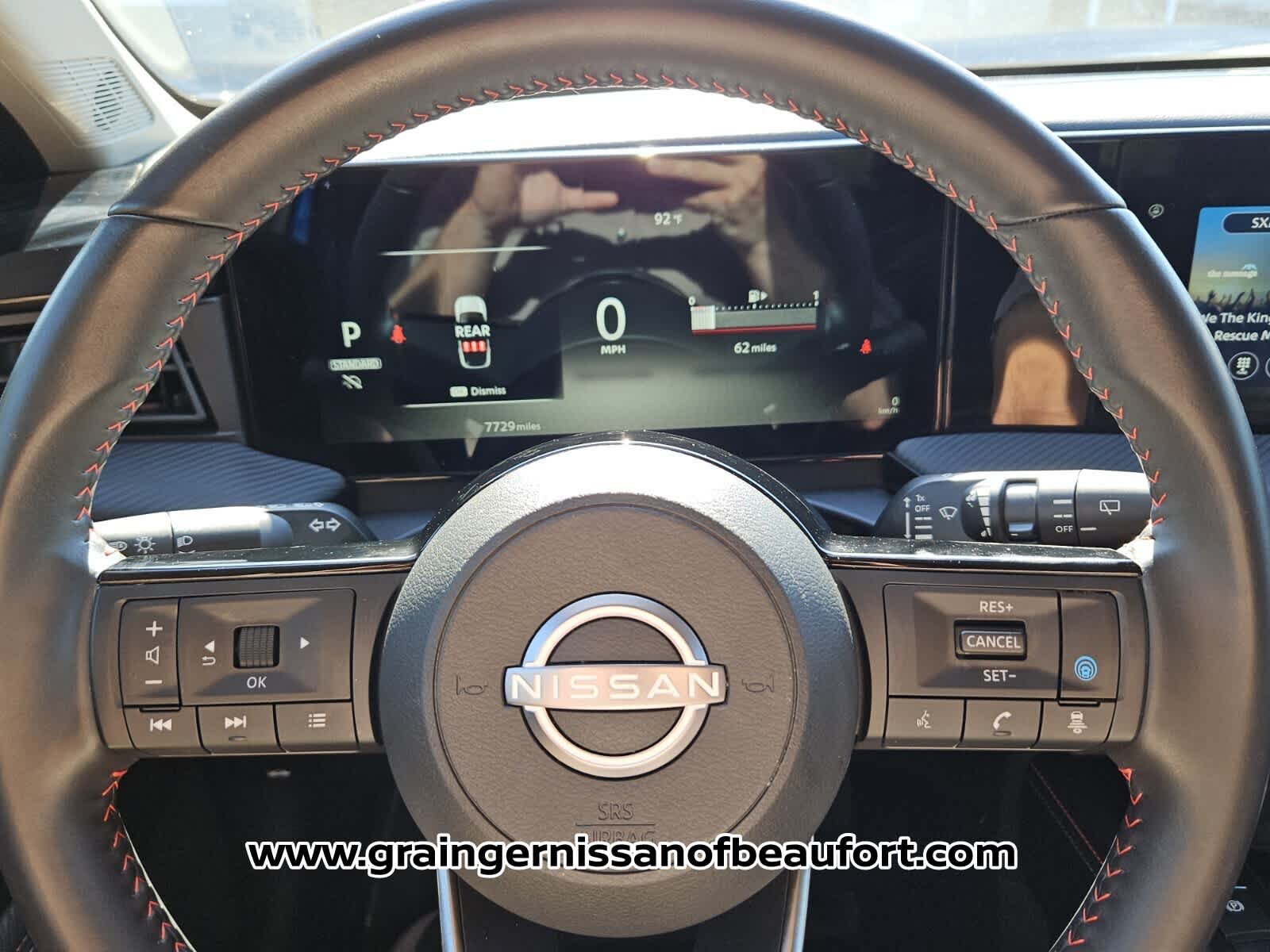 Used 2025 Nissan Kicks SR FWD image 11