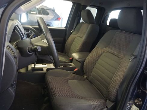 Used 2015 Nissan Frontier SV w/ SV Value Truck Package AWD/4WD image 6