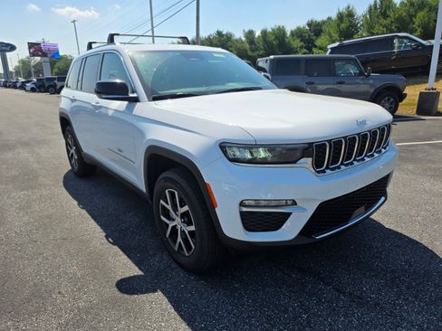 Used 2025 Jeep Grand Cherokee Limited AWD/4WD image 7