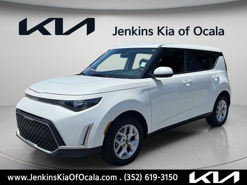 Certified 2025 Kia Soul LX w/ LX Technology Package FWD image 7
