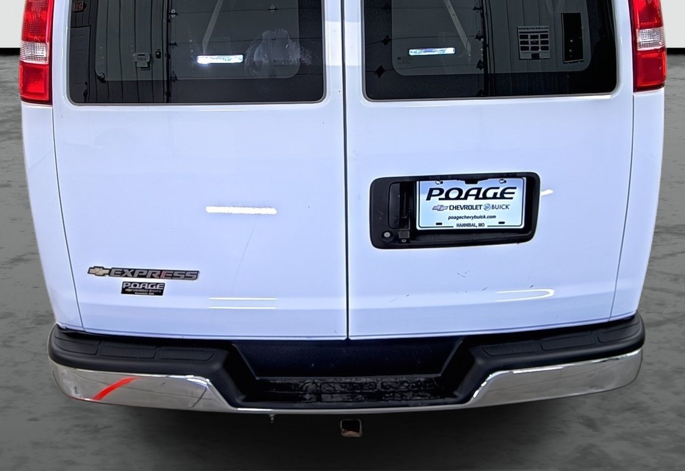 Used 2020 Chevrolet Express 2500 w/ Driver Convenience Package RWD image 11