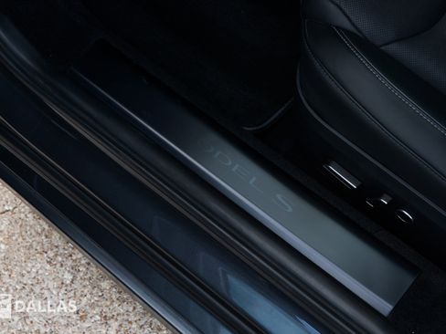 Used 2022 Tesla Model S Plaid image 21