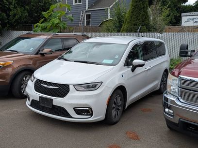 Used 2023 Chrysler Pacifica Touring-L