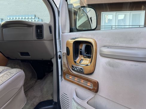 Used 1999 Chevrolet Express 1500 w/ Convenience Pkg image 40