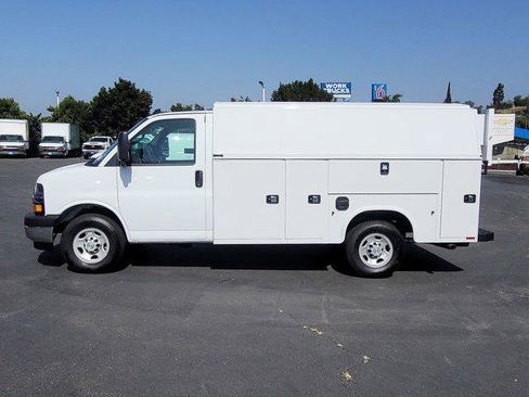 Used 2026 Chevrolet Express 3500 w/ Power Convenience Package RWD image 5