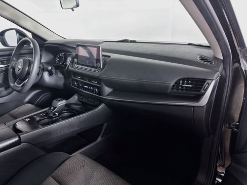 Used 2024 Nissan Rogue SV FWD image 34