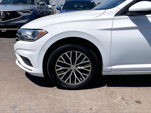 Used 2021 Volkswagen Jetta SE w/ SE Cold Weather Package image 3