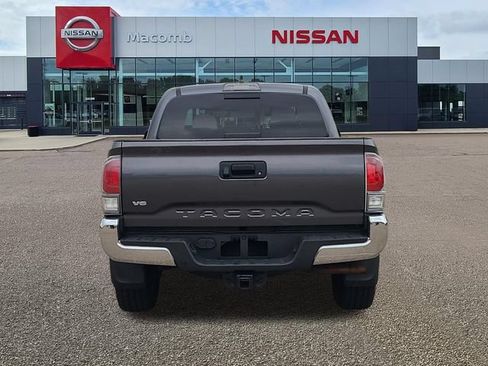 Used 2022 Toyota Tacoma TRD Off-Road AWD/4WD image 6
