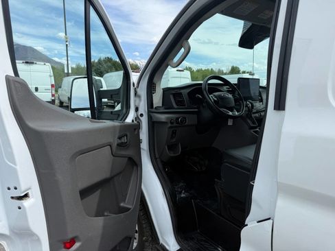 Used 2023 Ford Transit 250 Low Roof AWD image 15