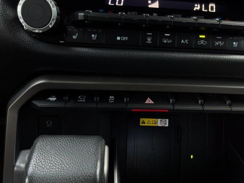 Used 2023 Toyota Tundra Limited AWD/4WD image 36