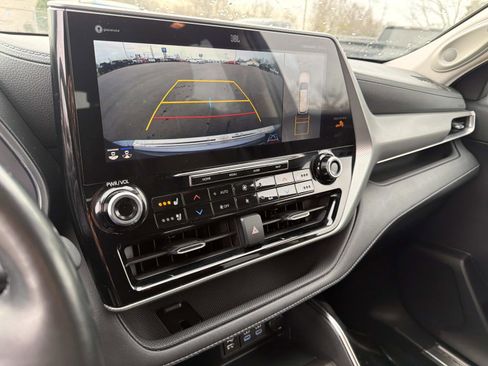Used 2022 Toyota Highlander Platinum image 9