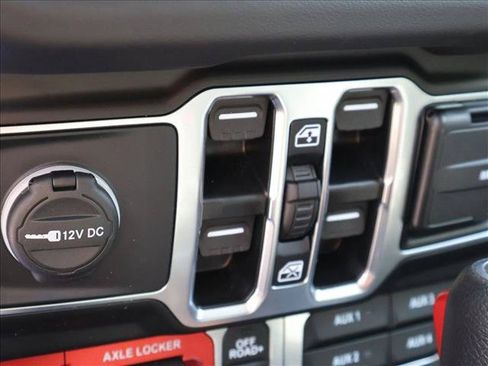 Used 2025 Jeep Gladiator Mojave w/ Steel Bumper Group AWD/4WD image 10
