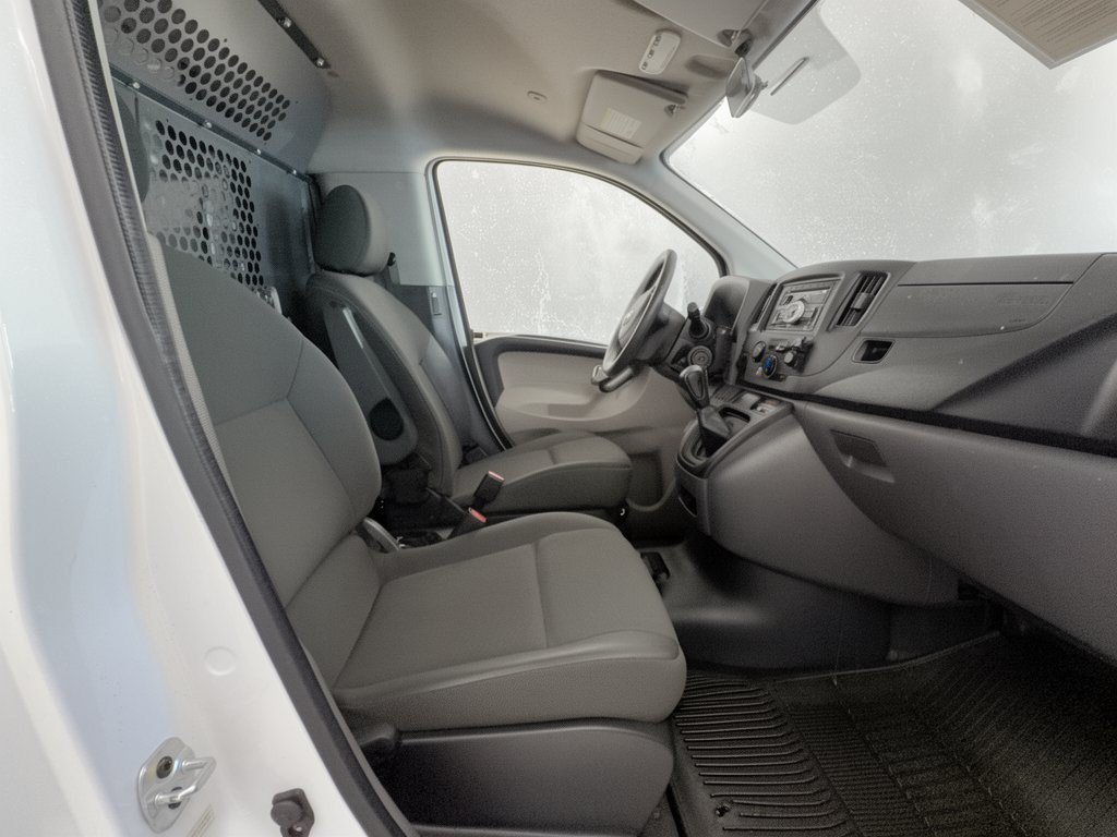 Used 2015 Nissan NV200 SV w/ Exterior Appearance Package FWD image 30