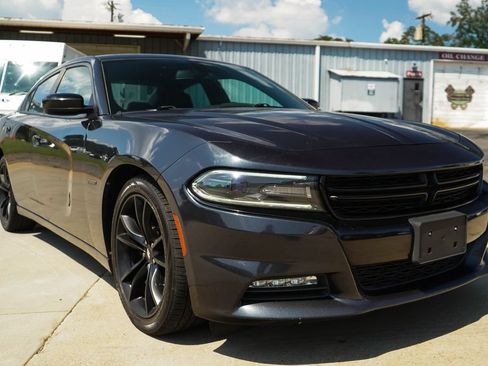 Used 2017 Dodge Charger R/T w/ Blacktop Package RWD image 35