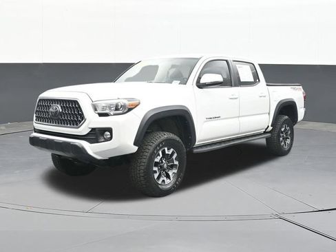 Used 2018 Toyota Tacoma TRD Off-Road AWD/4WD image 3