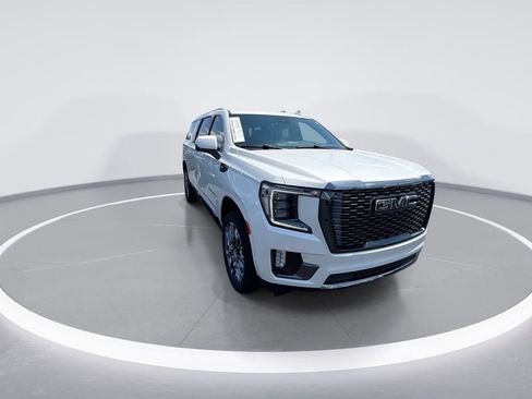 Used 2023 GMC Yukon XL Denali Ultimate AWD/4WD image 2