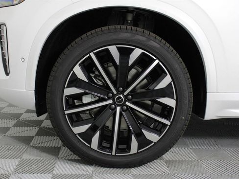New 2026 Volvo XC90 B6 Plus w/ Protection Package image 13