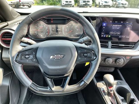 Used 2024 Chevrolet Trax RS w/ Sunroof Package FWD image 12